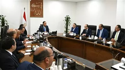 توافق بين الحكومة والتجار والصناع على مبادرة لخفض أسعار السلع