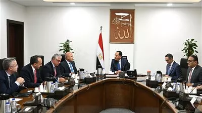 مدبولي يوجه بسرعة إعداد تصور متكامل لجذب أكبر مصنعي السيارات الكهربائية