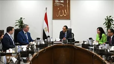 رئيس الوزراء يؤكد التزام الحكومة بدعم استثمارات «شل» ودفع مستحقات الشركاء الأجانب