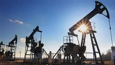 تراجع أسعار النفط بفعل مخاوف من زيادة إنتاج «أوبك+»