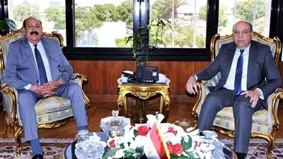 وزير الطيران: توسيع شبكة الخطوط الجوية لتلبية احتياجات المصريين بالخارج