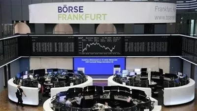 تباين أداء أسواق الأسهم الأوروبية بعد خفض الفائدة في بريطانيا