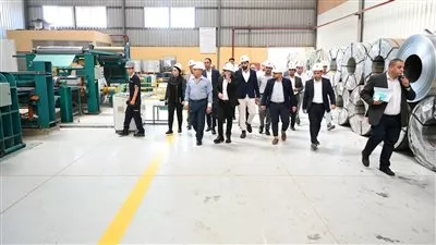 وزير الصناعة يوافق على إنشاء مصنع «بيراميدز» لصاج السيارات والأجهزة المنزلية