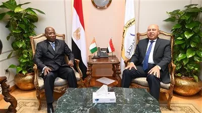 مباحثات مصرية - إيفوارية لتعزيز التعاون المشترك بمجالي الصناعة والنقل 