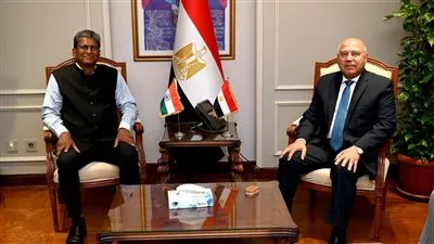 مصر والهند تبحثان تعزيز التعاون المشترك بمجالي الصناعة والنقل