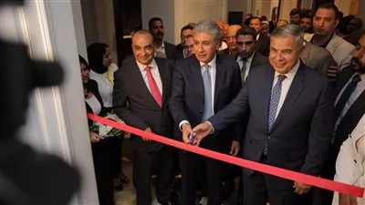 وزير السياحة والآثار يفتتح معرض أسرار المدينة الغارقة بالإسكندرية