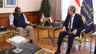 مصر والهند تبحثان تعزيز التعاون بمجالات التعهيد والذكاء الاصطناعي