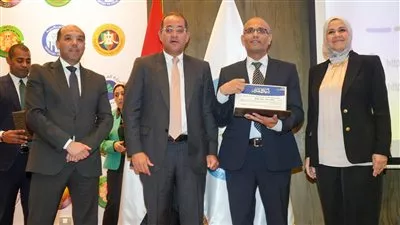 وزير المالية يكرم رؤساء ومسئولى 6 مأموريات ضريبية 