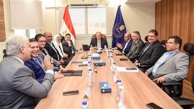 هيئة الدواء تبحث آليات تنفيذ مشروع الروشتة الرقمية