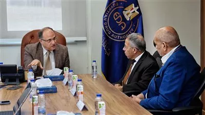 هيئة الدواء تبحث سبل دعم الصناعة الوطنية  مع جهاز الدمغة الطبية 