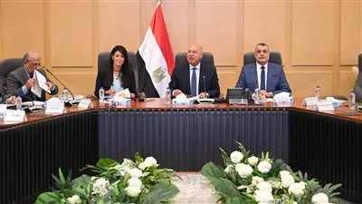 «الصناعة» تشدد على زيادة الإنتاج المحلى من البليت و الصلب المسطح