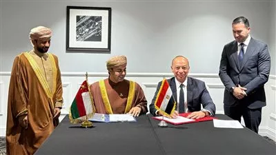 مصر وعُمان توقعان مذكرة تفاهم لتعزيز التعاون بمجال الطيران المدنى 