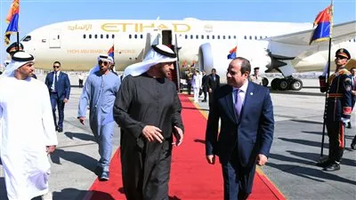الرئيس السيسي يستقبل نظيره الإماراتي بمطار القاهرة الدولي