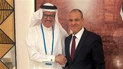 وزير الخارجية يبحث مع نظيره البحريني تعزيز الشراكة السياسية والاقتصادية بين البلدين