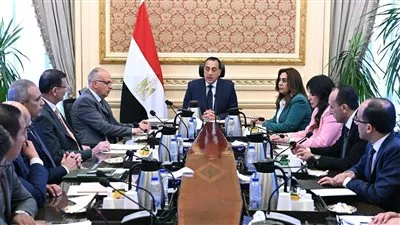 رئيس الوزراء يُتابع الخطة التنفيذية لمنظومة تطهير المجاري المائية