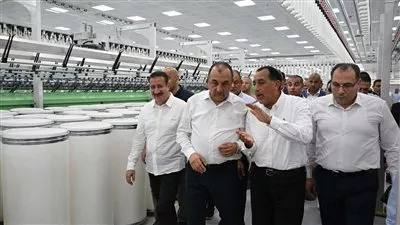 وزير قطاع الأعمال: 1.1 مليار يورو تكلفة تطوير شركات الغزل والنسيج