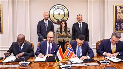 توقيع خطابات تمويل مشروع تغذية مجمع «مصر للألومنيوم» بالطاقة الشمسية