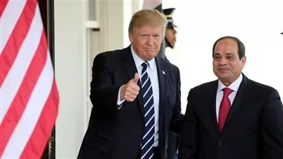 الرئيس السيسي يستقبل نظيره الأمريكي في مطار شرم الشيخ