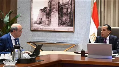 مدبولي يتابع موقف تنفيذ مشروع «مبنى 4» بمطار القاهرة الدولي