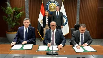 هيئة البترول توقع عقدًا مع «إيني» و«بي بي» لتنمية حقل بلطيم شرق