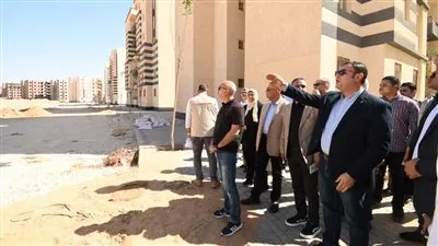 وزير الإسكان يتفقد وحدات «سكن لكل المصريين» بالعاشر من رمضان