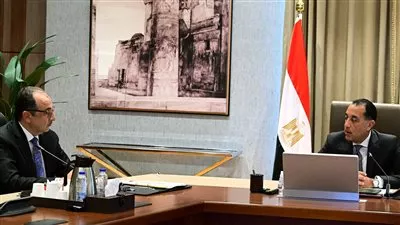رئيس الوزراء يستعرض الفرص الاستثمارية في قطاع السياحة والتشييد
