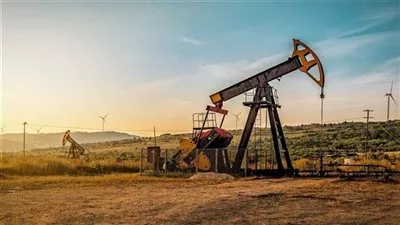 انخفاض أسعار النفط بفعل مخاوف تداعيات التوتر التجاري بين أمريكا والصين