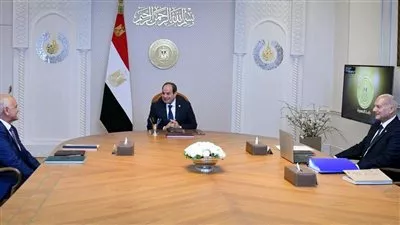 السيسي يصدق على مبادرة «مصر معاكم» لرعاية القصر من أبناء الشهداء