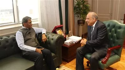 وزير الكهرباء يبحث مع السفير الهندى سبل توطين مهمات الطاقة المتجددة