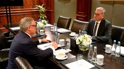 وزير البترول يبحث مع « شيفرون» تعزيز استثمارات البحث والاستكشاف بالبحر الأحمر