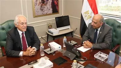 وزير الكهرباء يبحث مستجدات مشروع الربط الكهربائي بين مصر و اليونان 