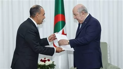 وزير الخارجية يبحث تطورات الأوضاع الإقليمية مع الرئيس الجزائرى 