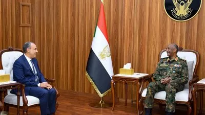 وزير الخارجية يلتقي الفريق عبد الفتاح البرهان رئيس مجلس السيادة السوداني