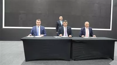 توقيع عقد إدارة وتشغيل شبكة القطار الكهربائي السريع