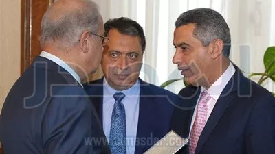 رئيس الحكومة يمنع استيراد مقطورات من الخارج