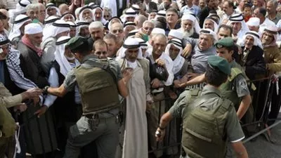 بالفيديو ..الاحتلال الإسرائيلي يفرض قيودا على دخول الفلسطينيين للمسجد الأقصى