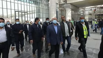 «الوزير» يتابع التشغيل التجريبي للمرحلة الأولى بمشروع القطار الكهربائى «LRT» 