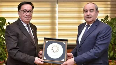 وزير الطيران يبحث تحديث اتفاقية النقل الجوي بين مصر و كازاخستان 