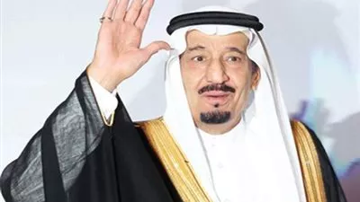 بالفيديو..السيسي يستقبل خادم الحرمين لدى وصوله شرم الشيخ للمشاركة في القمة العربية