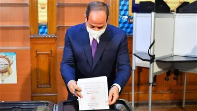 السيسى يدلى بصوته فى انتخابات مجلس الشيوخ