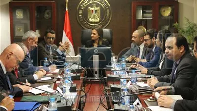 سحر نصر تناقش مع 