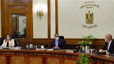 مدبولى يتابع مخططات إنشاء محطات تحلية مياه البحر