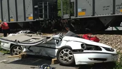 بالفيديو..إصابة 21 شخصًا إثر خروج قطار عن مساره في لوس أنجلوس بكالفورنيا