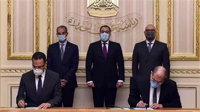 «مدبولي» يشهد توقيع بروتوكولي تعاون بين «الاتصالات» و«الإسكان» لتشغيل المدن الذكية