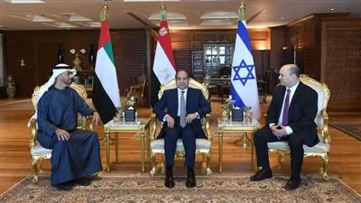 السيسي يبحث تداعيات التطورات العالمية مع ولي عهد أبوظبي ورئيس وزراء إسرائيل