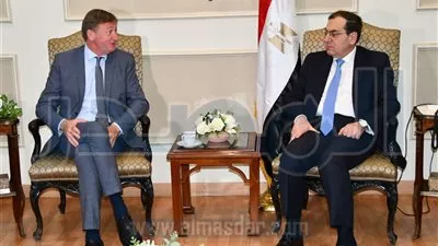 وزير البترول يبحث خطة عمل شركة 