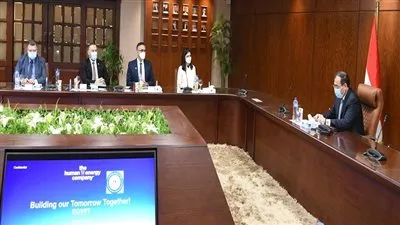 «الملا» يبحث الشراكة مع شيفرون العالمية بمجال الزيوت وتطوير محطات الوقود