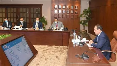 الملا يتابع برنامج زيادة أعداد محطات تموين السيارات بالغاز الطبيعي