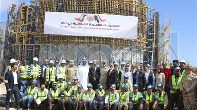 بالفيديو..وزير الدولة الإماراتي يتفقد أعمال تشييد وبناء الصوامع بالعامرية