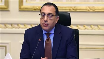 رئيس الوزراء يتفقد أعمال تنفيذ مشروع القطار الكهربائي الخفيف